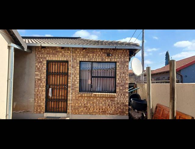3 BEDROOM HOUSE FOR SALE IN CLAYVILLE